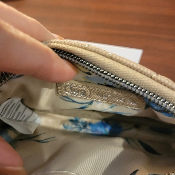 NWT- LUG - METRO XL MATTE LUXE VL ID POUCH > Sand with Boquet Cream inter - Picture 3 of 4